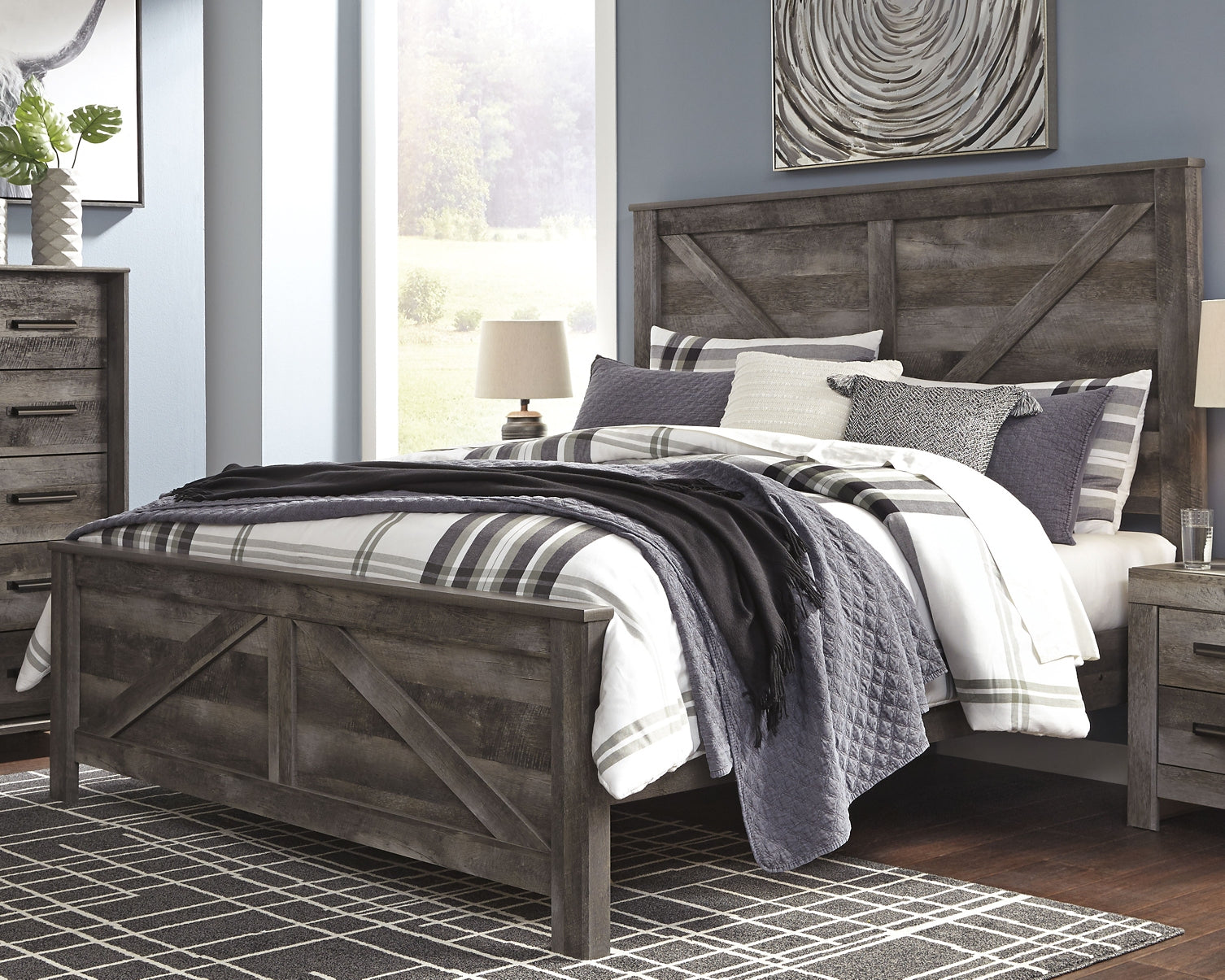 Wynnlow Crossbuck Panel Bed - Premier Furniture & Mattress