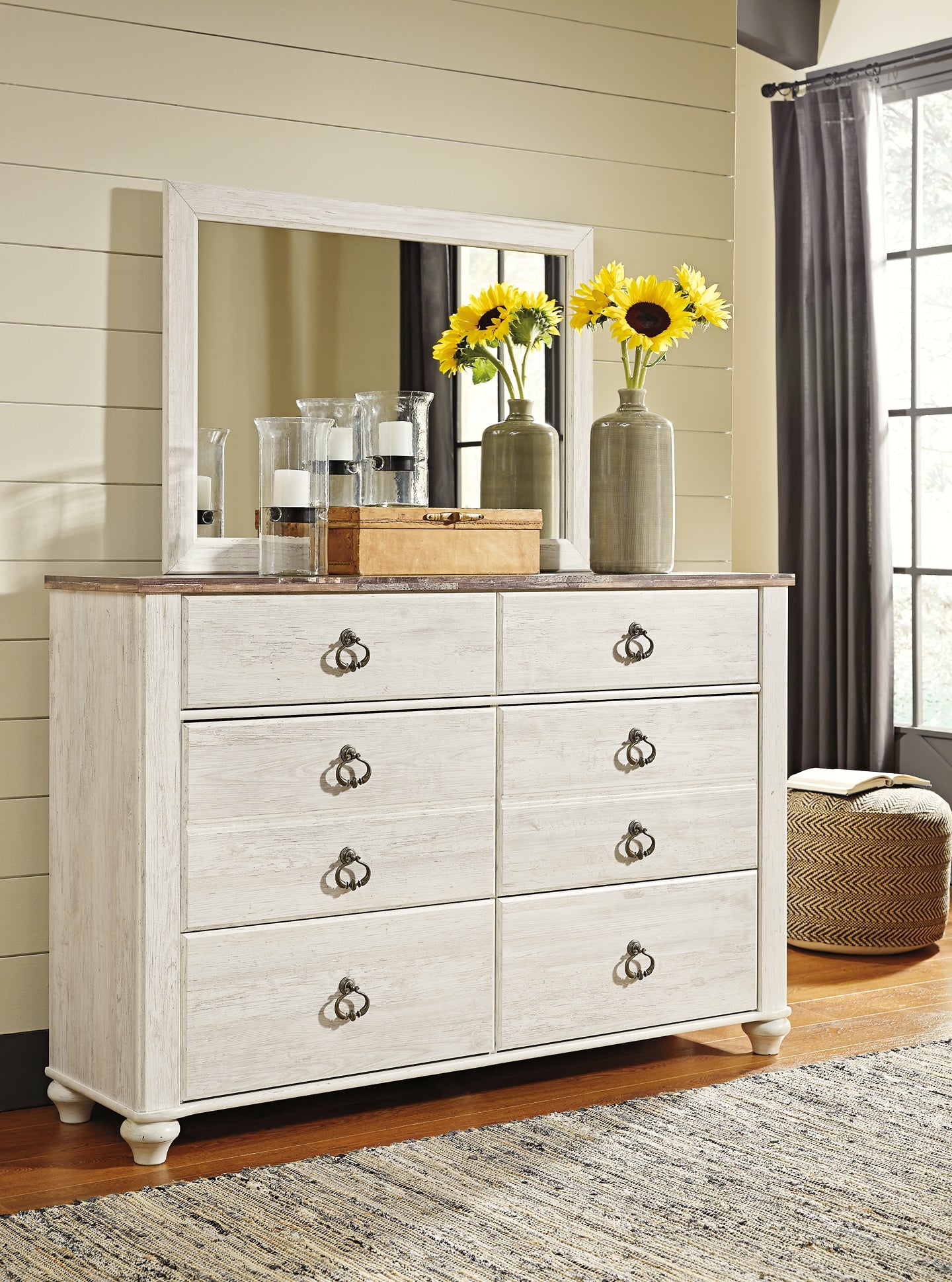 Willowton Sleigh Bed With Mirrored Dresser, Chest And 2 Nightstands