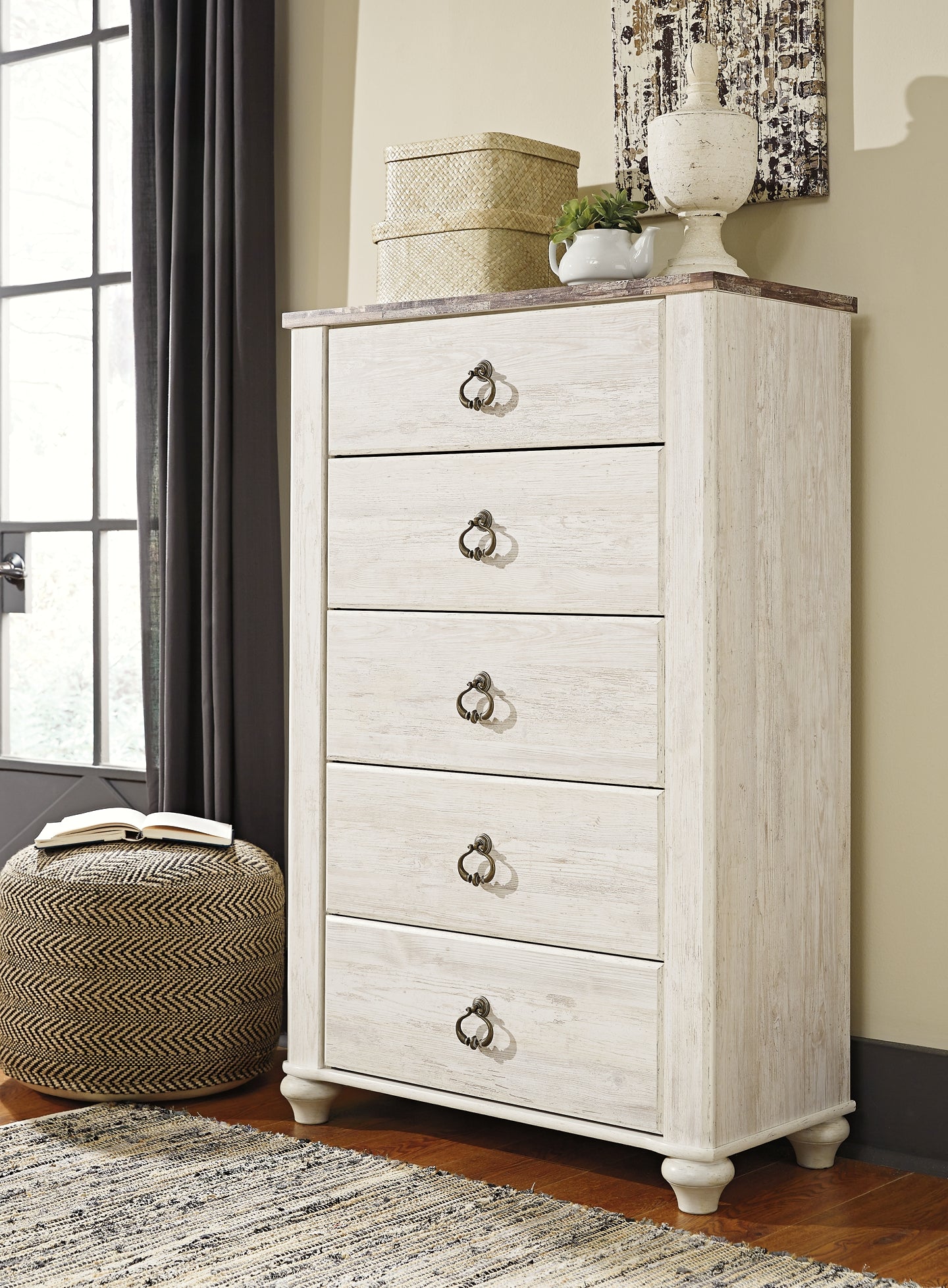 Willowton Sleigh Bed With Mirrored Dresser, Chest And 2 Nightstands