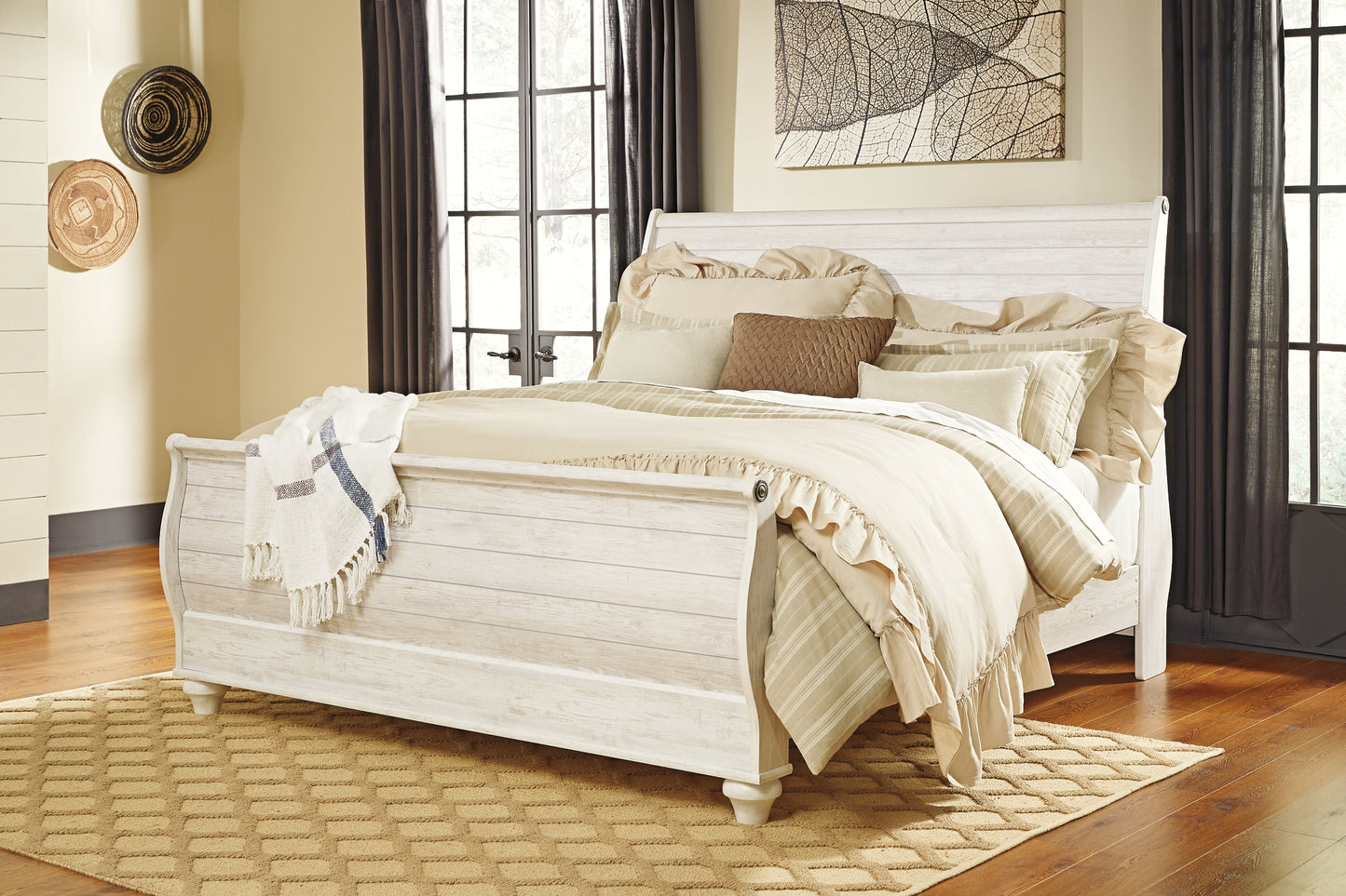 Willowton Sleigh Bed With Mirrored Dresser, Chest And 2 Nightstands