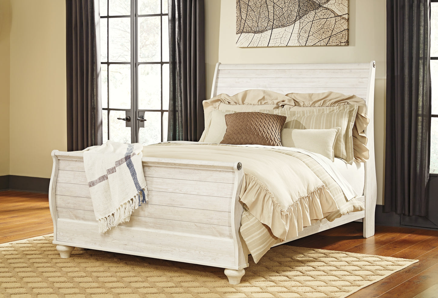Willowton Sleigh Bed With Mirrored Dresser, Chest And 2 Nightstands