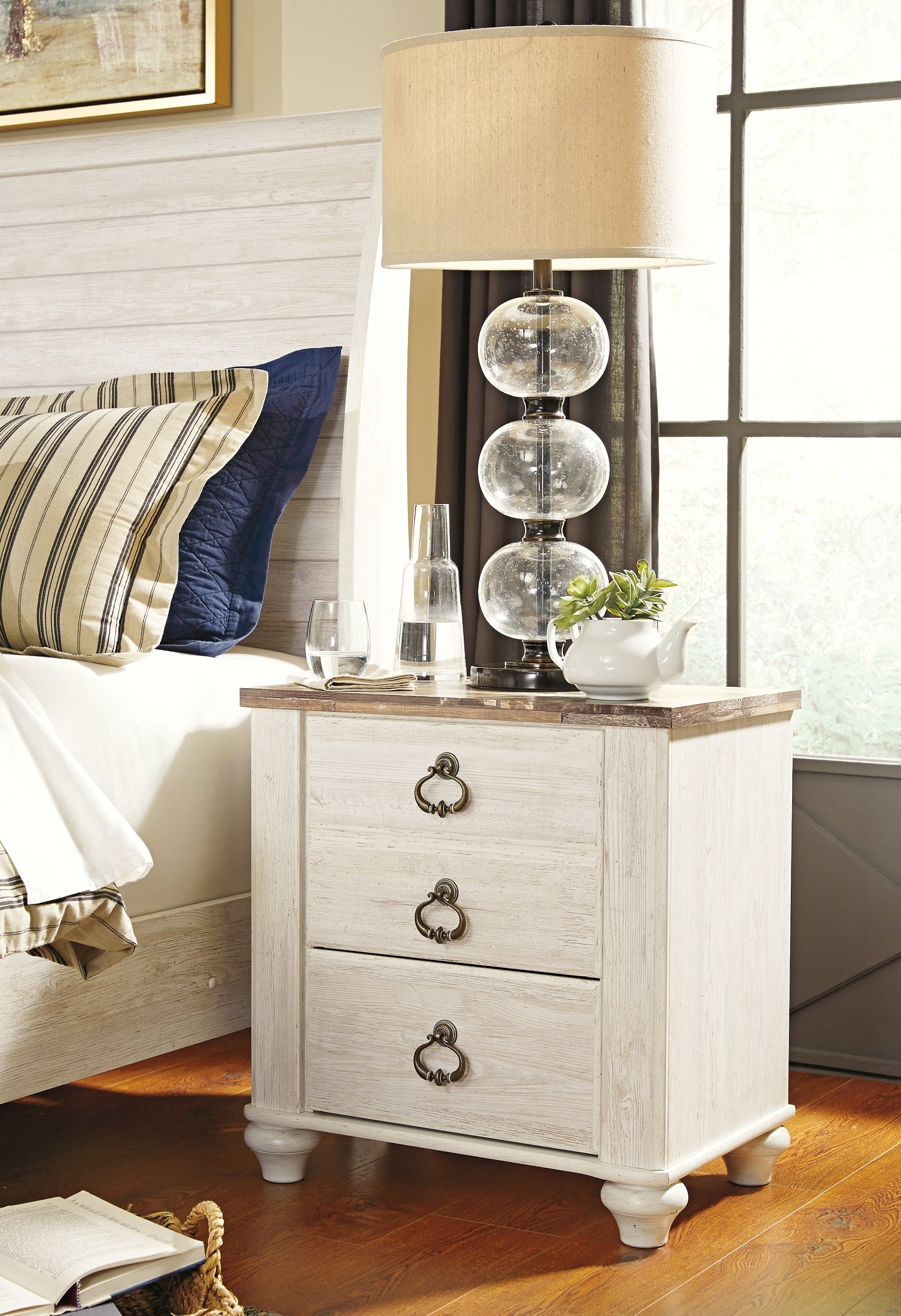 Willowton Sleigh Bed With Mirrored Dresser, Chest And 2 Nightstands