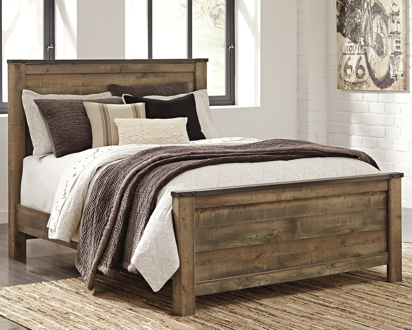 Trinell Panel Bed