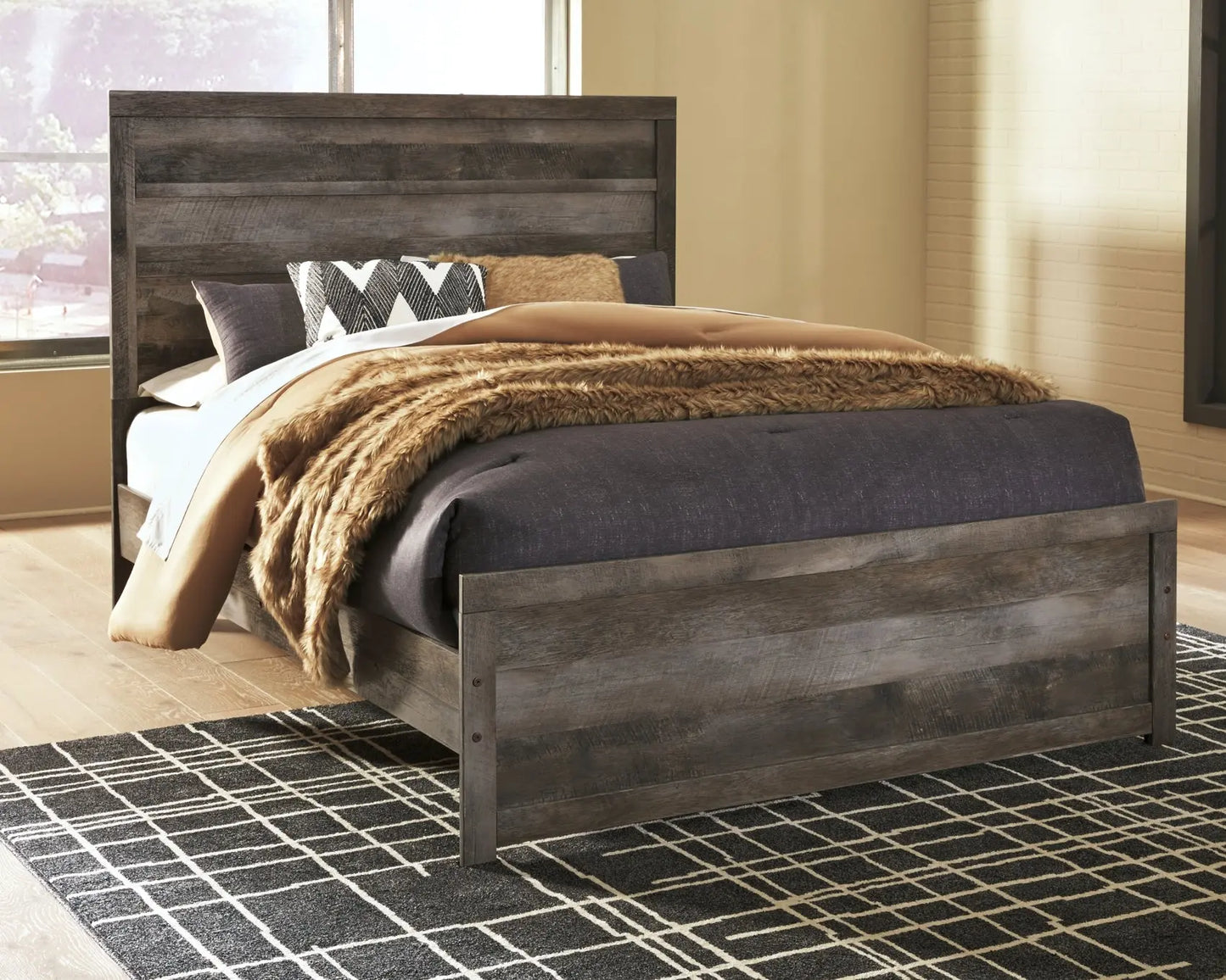 Wynnlow Queen Panel Bed with Mirrored Dresser and Nightstand Premier Furniture & Mattress