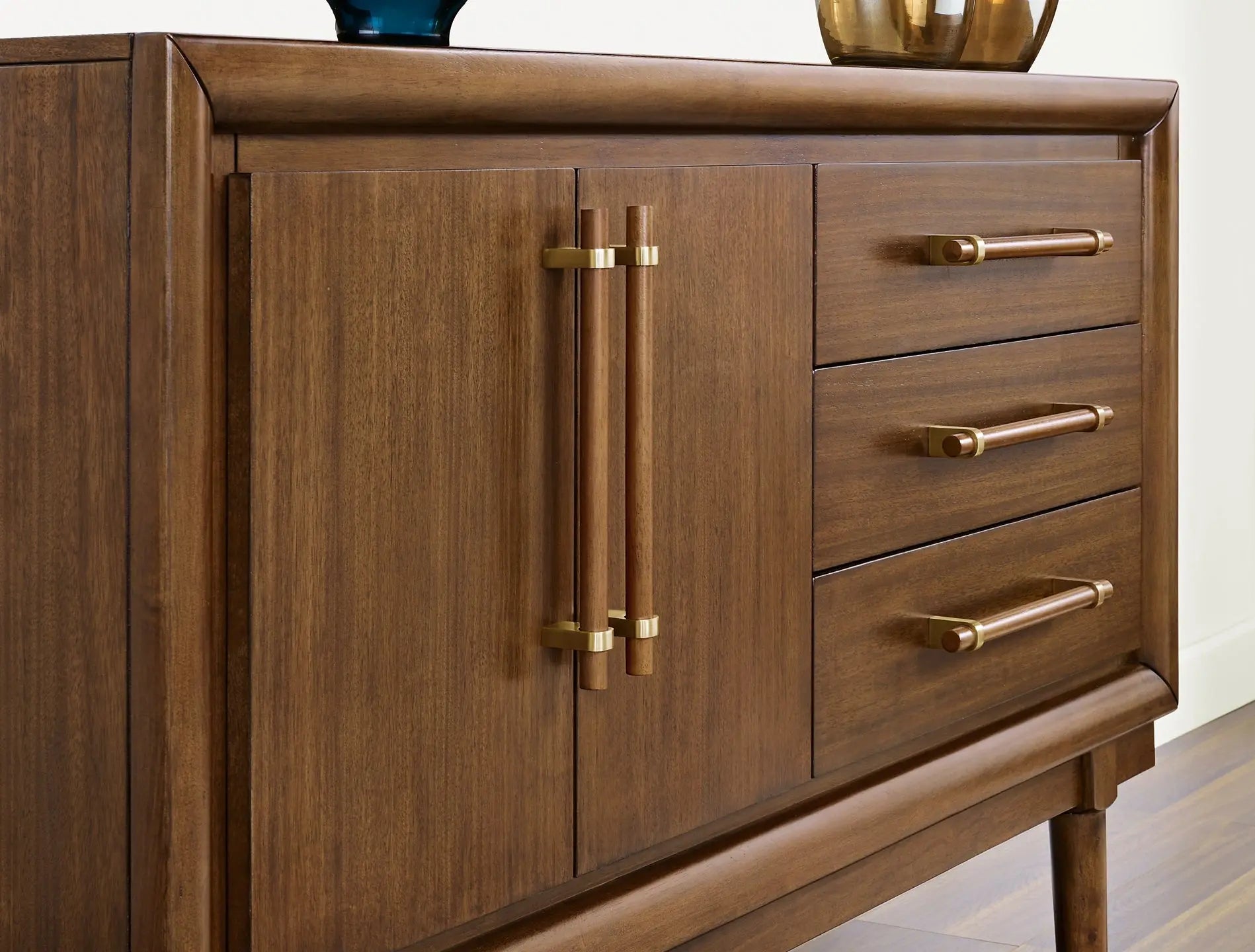 Lyncott Dining Room Server Premier Furniture & Mattress