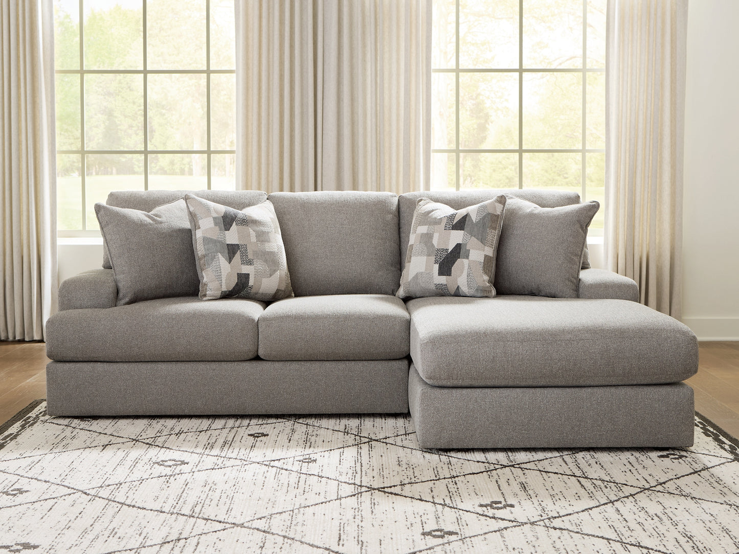 Lindon 2-Piece Sectional with Chaise