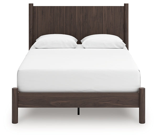 Pamytta Queen Panel Platform Bed, Dresser and Mirror