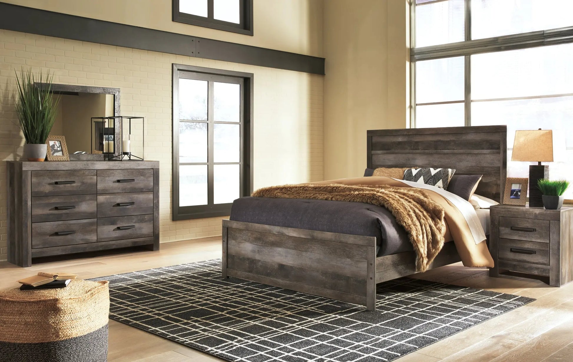 Wynnlow Queen Panel Bed with Mirrored Dresser Premier Furniture & Mattress