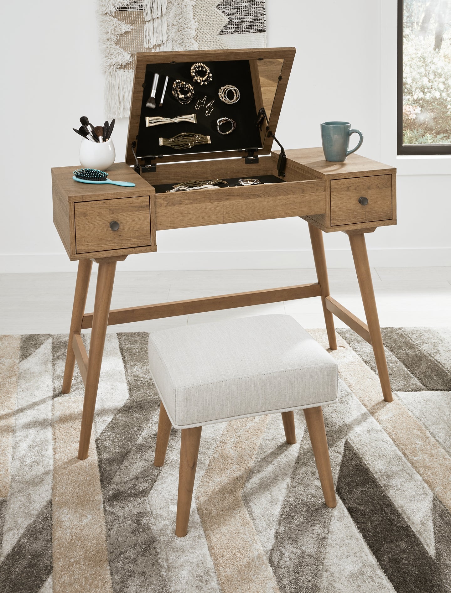 Thadamere Vanity/UPH Stool (2/CN) - Premier Furniture & Mattress