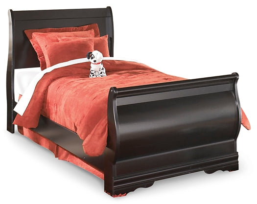 Huey Vineyard Full Sleigh Bed with Mirrored Dresser and Chest - Premier Furniture & Mattress