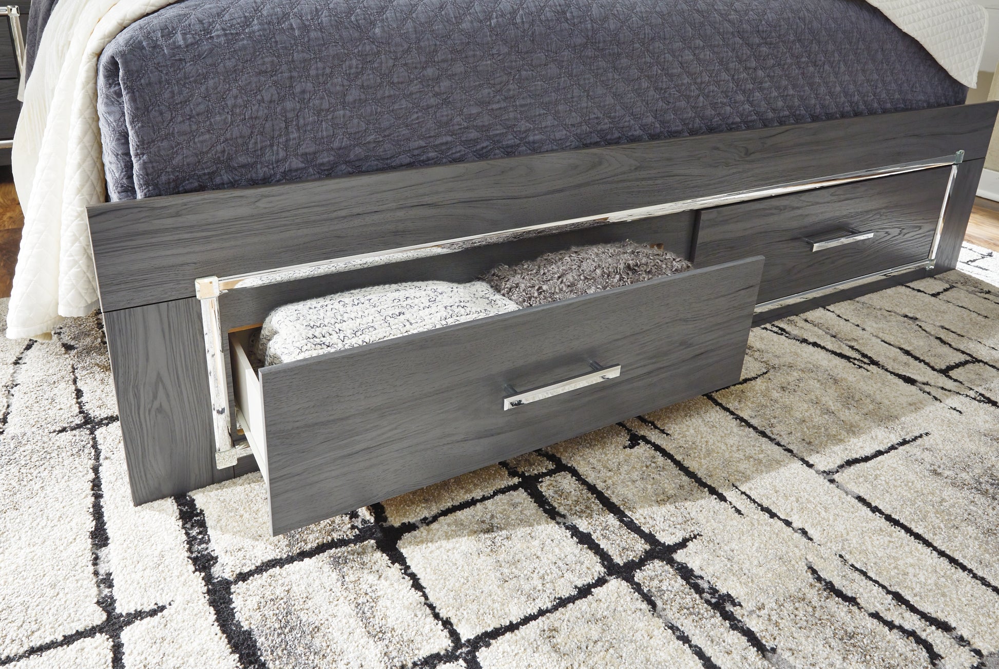 Lodanna Full Panel Bed with 2 Storage Drawers with Mirrored Dresser, Chest and 2 Nightstands - Premier Furniture & Mattress